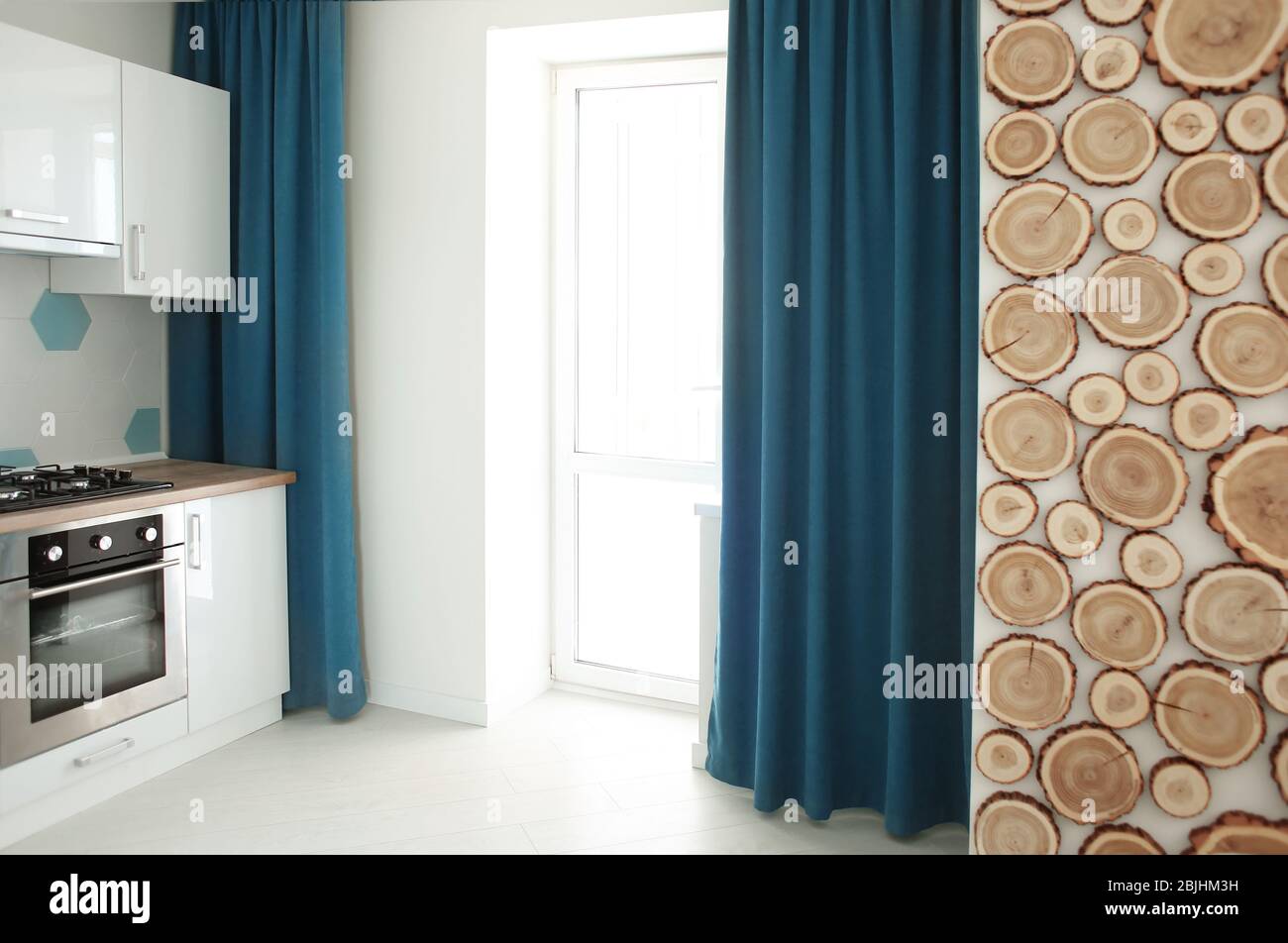 Interior of light modern kitchen Stock Photo - Alamy