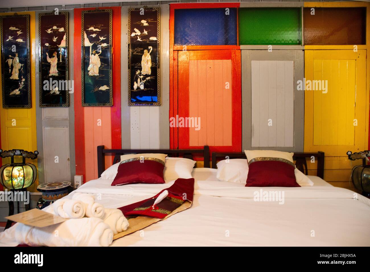 RATCHABURI, THAILAND - SEPTEMBER 24 : Decoration interior furniture of  elegance bedroom boutique chinese style with double bed in bedroom at  resort ho Stock Photo - Alamy