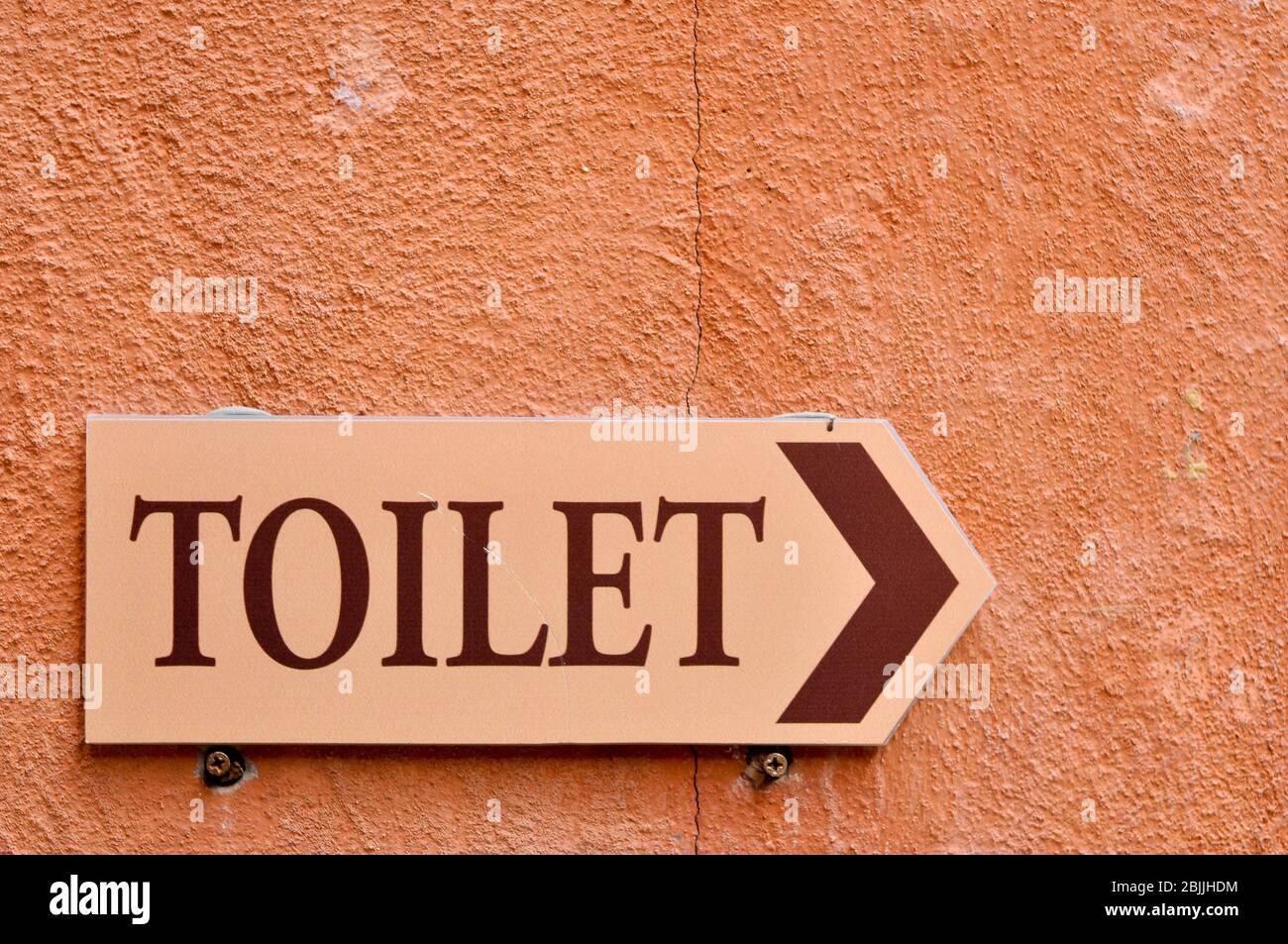 Toilet word, Pointing the way to the toilet Stock Photo Alamy