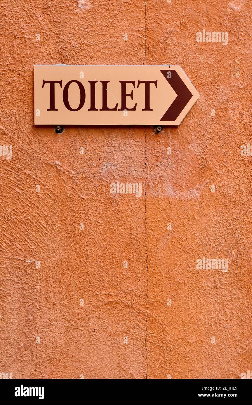 Toilet word, Pointing the way to the toilet Stock Photo Alamy