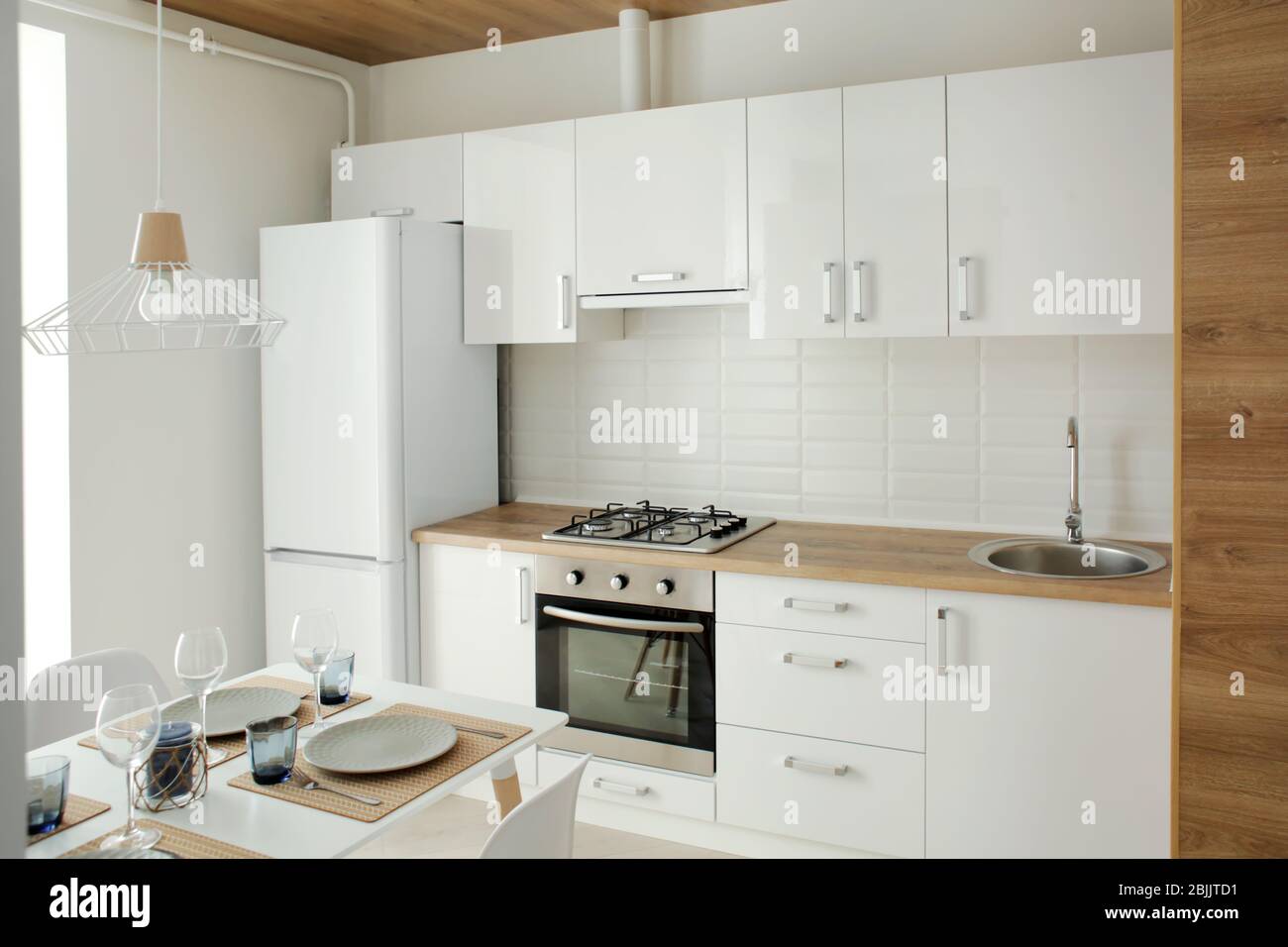 Interior of light modern kitchen Stock Photo - Alamy