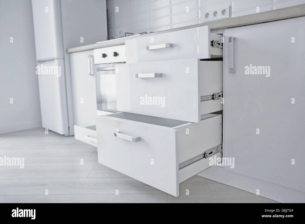 Interior of light modern kitchen Stock Photo - Alamy