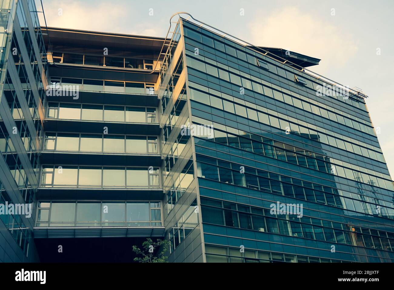 Modern office building - exterior Stock Photo - Alamy