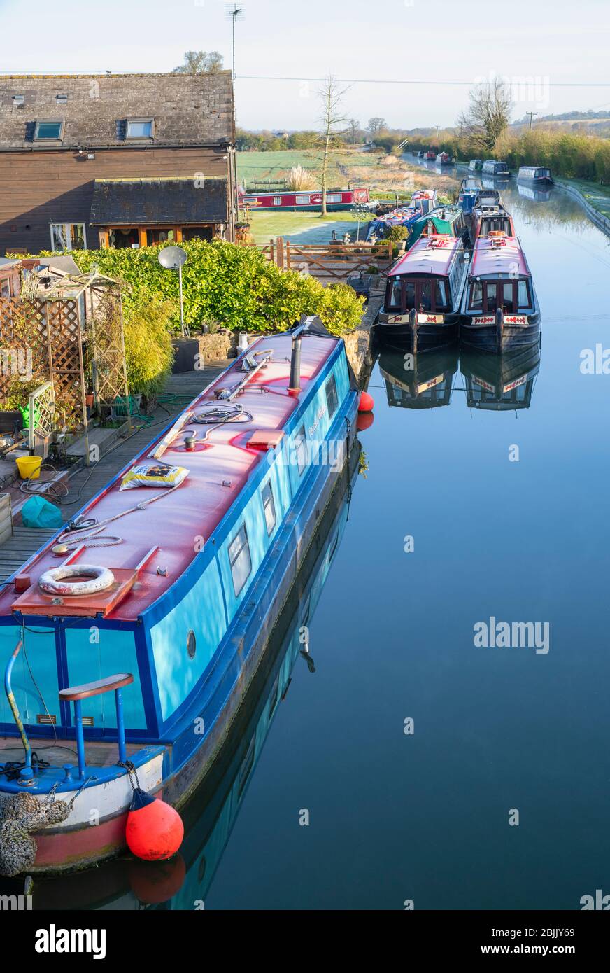 Twyford wharf narrow boats hires stock photography and images Alamy