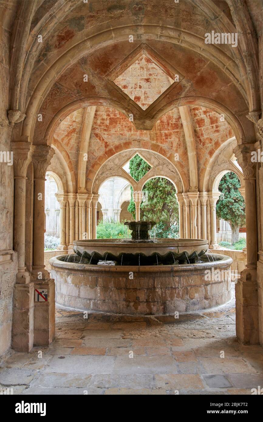 Washbasin Temple, Cloister, Monastery of Santa Maria de Poblet, Tarragona province, Catalonia, Spain, Europe Stock Photo
