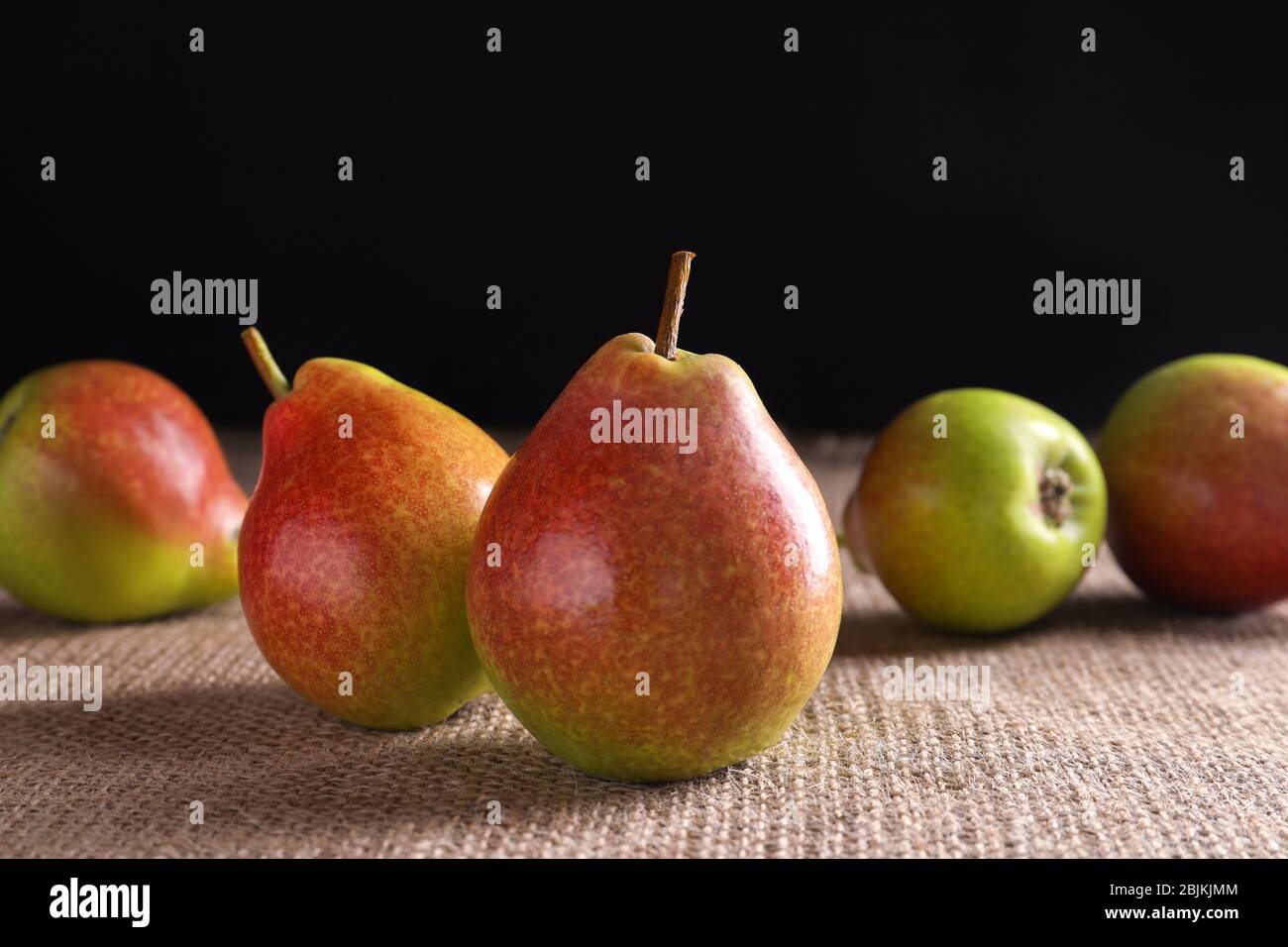 Delicious ripe pears on fabric Stock Photo - Alamy