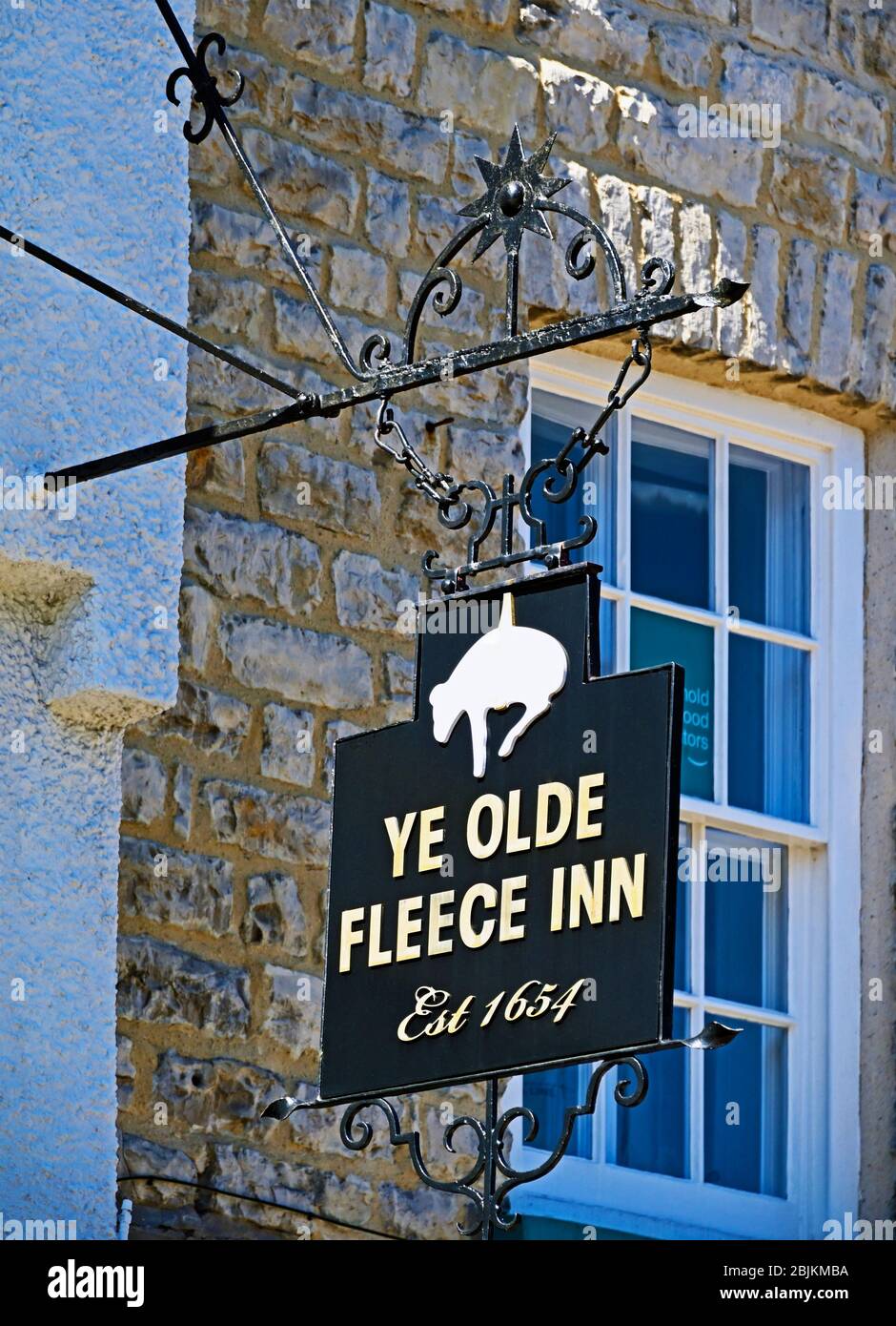 Inn sign. Ye Olde Fleece Inn, Est 1654. Highgate, Kendal, Cumbria, England, United Kingdom, Europe. Stock Photo
