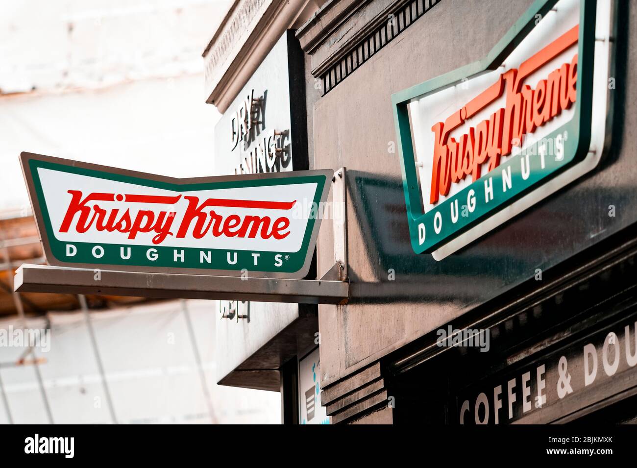 Krispy Kreme Logo Hi res Stock Photography And Images Alamy
