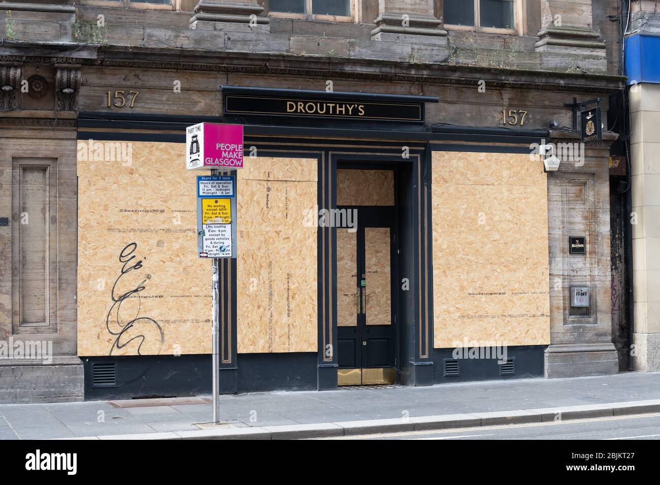 Drouthy's - a Belhaven pub, Queen Street, Glasgow - boarded up during the coronavirus pandemic lockdown, Scotland, UK Stock Photo