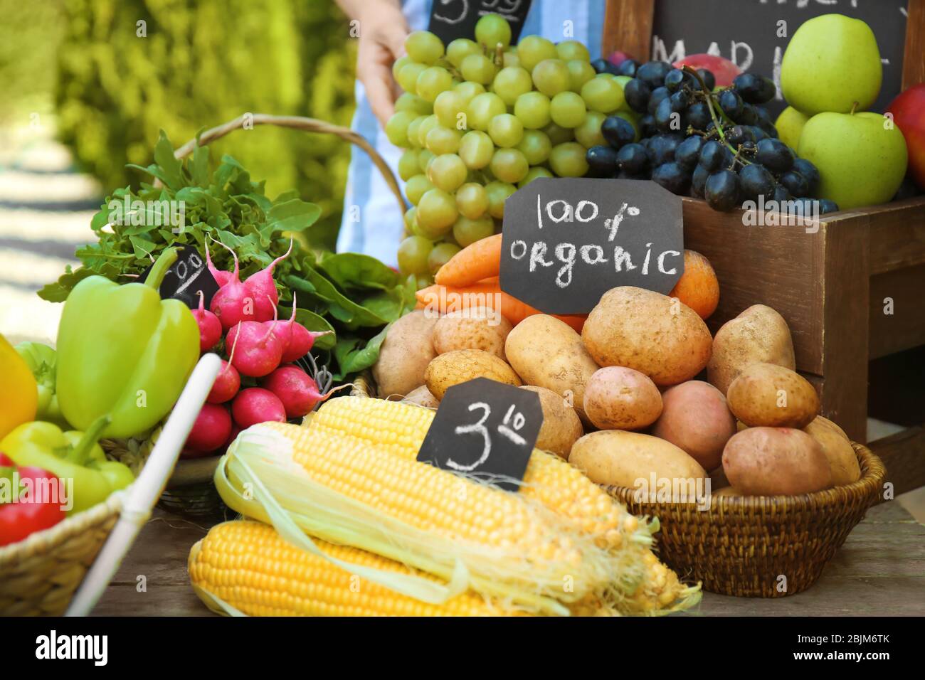Fresh fruits and vegetables at farmer's market Stock Photo - Alamy