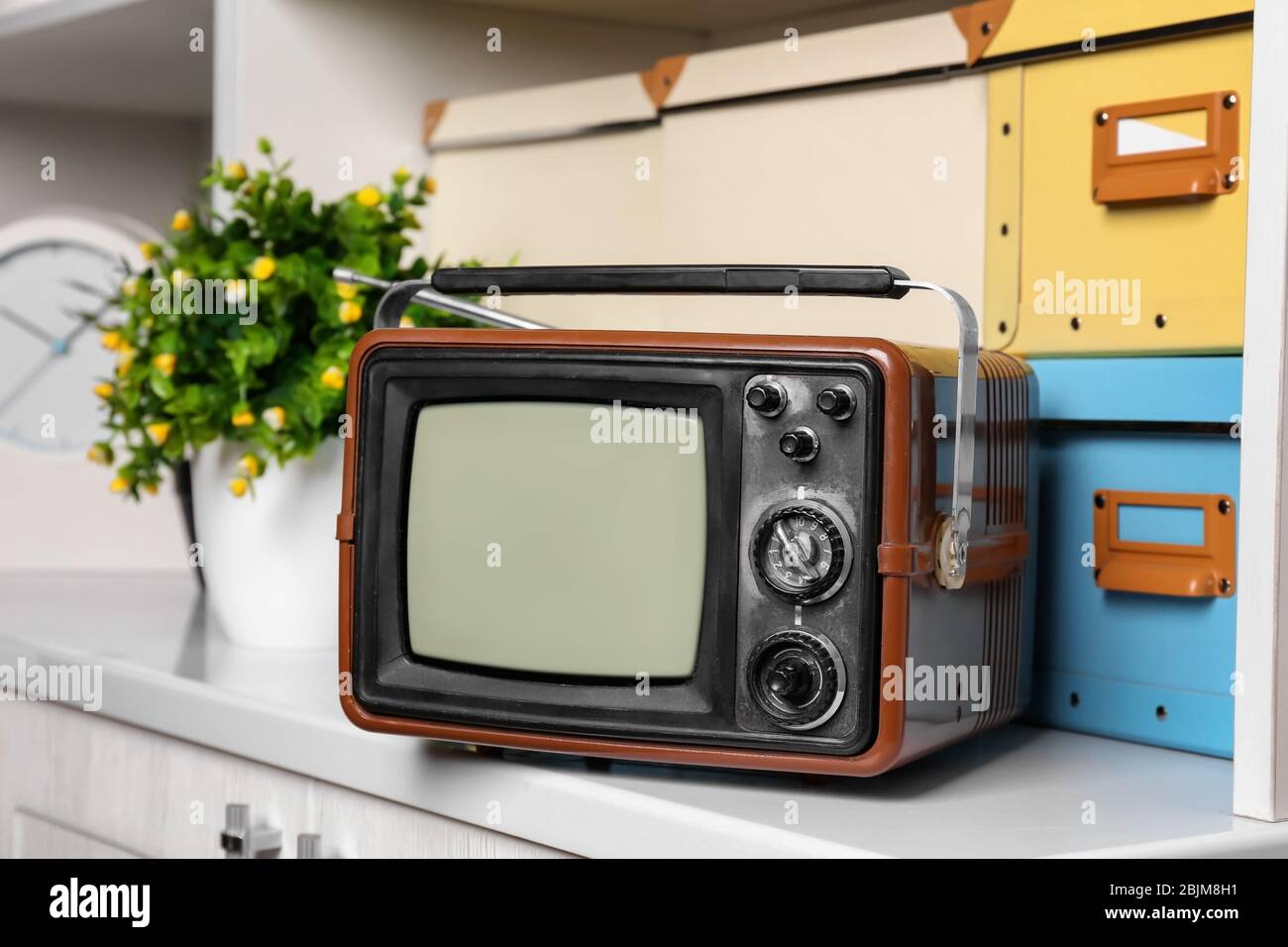 Old TV and decor on shelf Stock Photo - Alamy