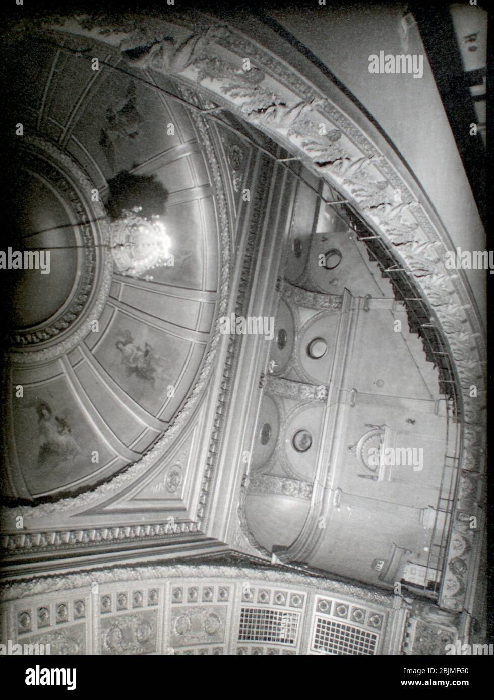 Fifth Avenue Theater interior: showing chandelier, rotunda and second balcony, 1185 Broadway, Manhattan. Abbott, Berenice, 1898-1991 (Photographer) Stock Photo