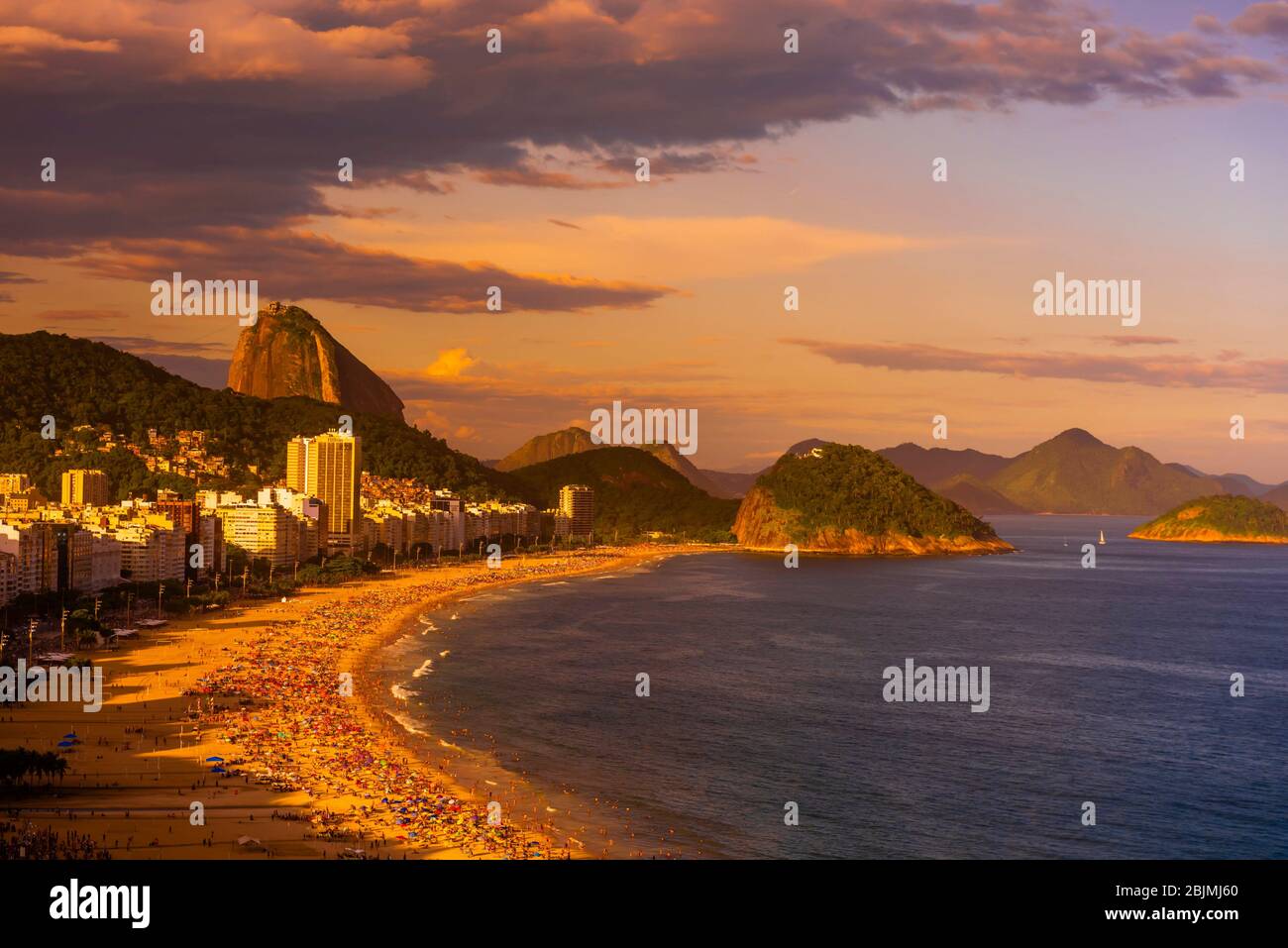 High angle view of Avenida Atlantica and Copacabana Beach with Sugarloaf Mountain behind, Rio de Janeiro, Brazil. Stock Photo