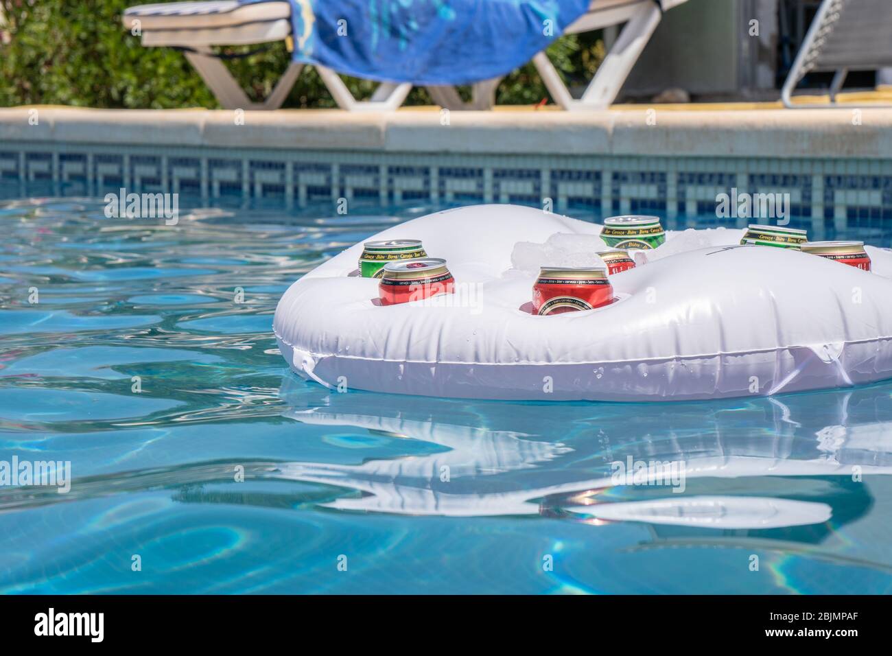 Floating beer cans hi-res stock photography and images - Alamy