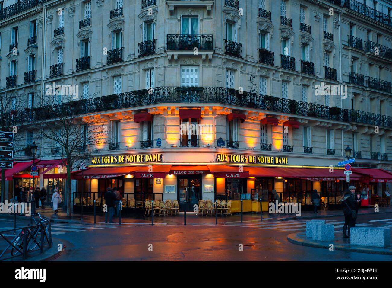 Aux Tours de Notre Dame Cafe, Paris, France Stock Photo - Alamy