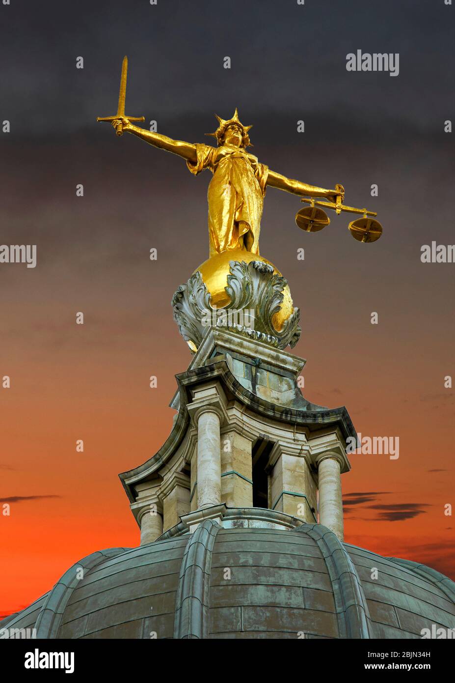 LONDON OLD BAILEY CRIMINAL COURT ICONIC LADY JUSTICE STATUE IN GOLD ON