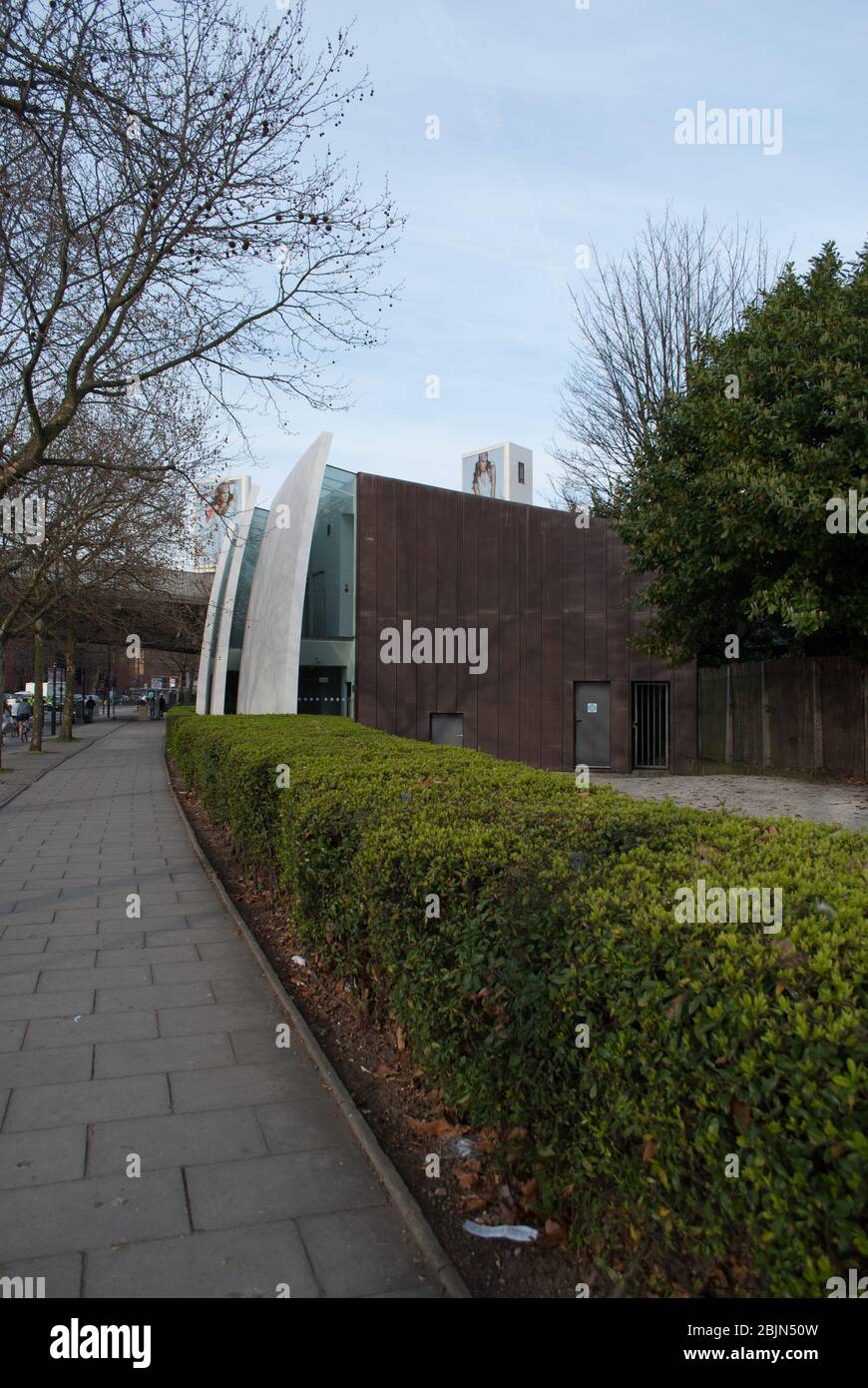 Curved White Sails Fins Modern Architecture of Hammersmith Surgery, 1