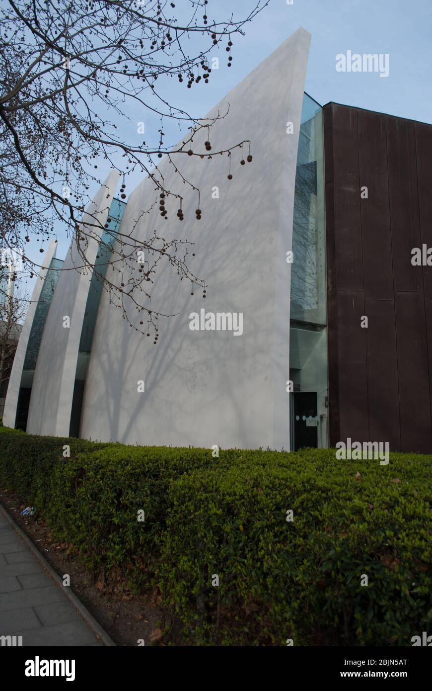 Curved White Sails Fins Modern Architecture of Hammersmith Surgery, 1