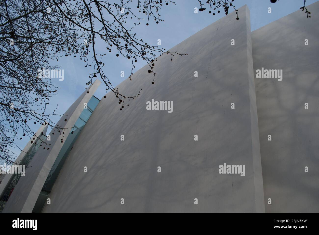 Curved White Sails Fins Modern Architecture of Hammersmith Surgery, 1