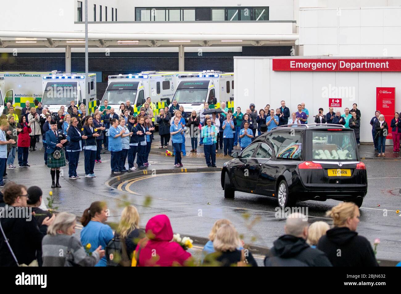 The funeral cortege of NHS worker Jane Murphy passes the Accident and Emergency department at the Edinburgh Royal Infirmary, Edinburgh. Stock Photo