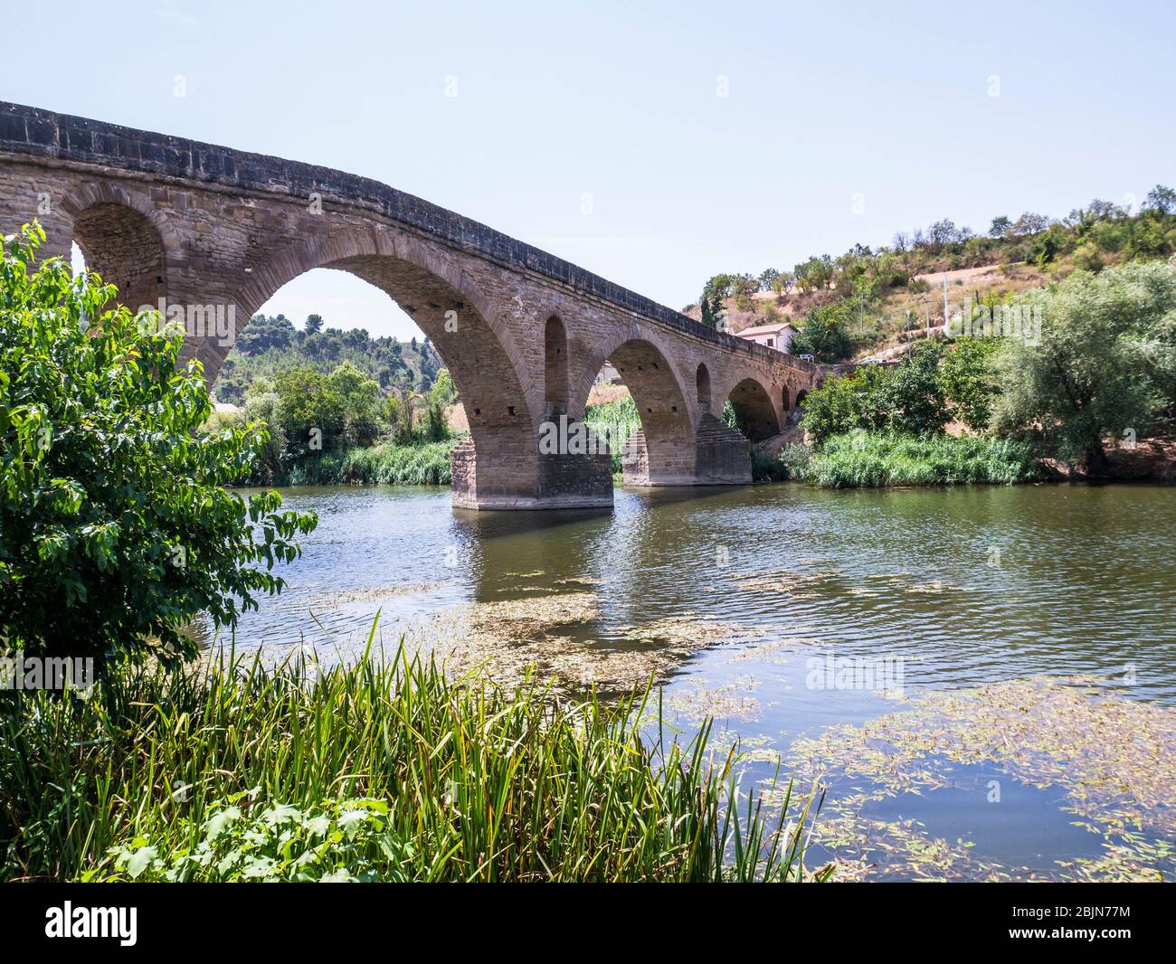 Puente sobre el rio puente sobre el rio hires stock photography and