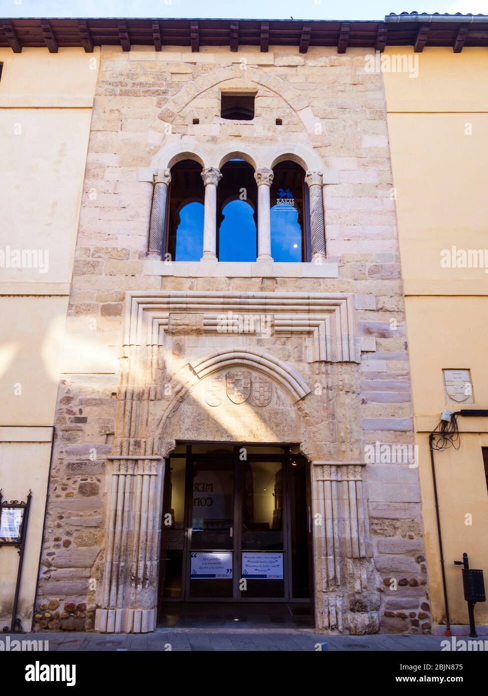 Palacio de los condes de luna hires stock photography and images Alamy