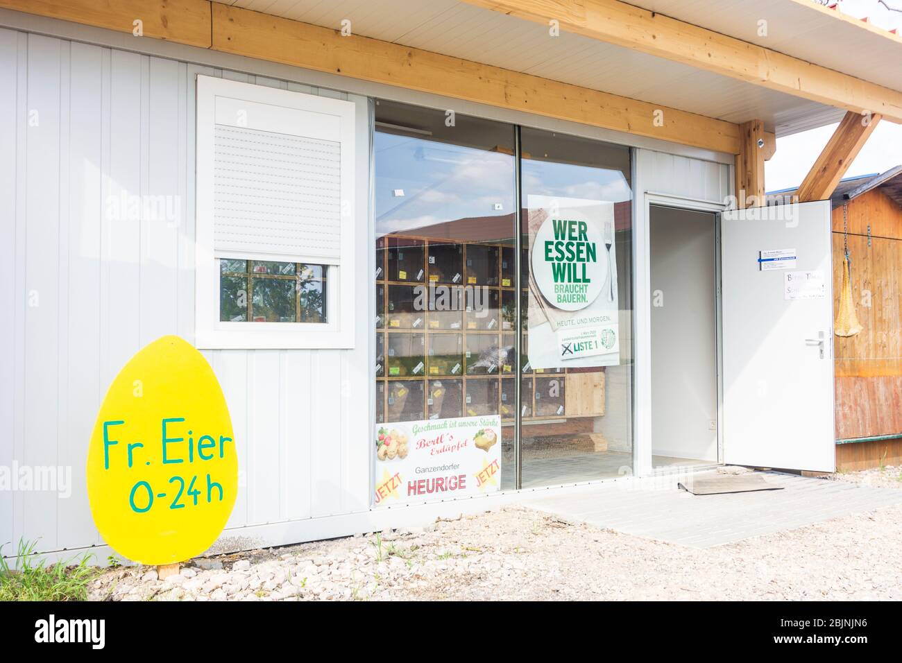 Ober-Grafendorf: self service food store in container, in Mostviertel, Niederösterreich, Lower Austria, Austria Stock Photo
