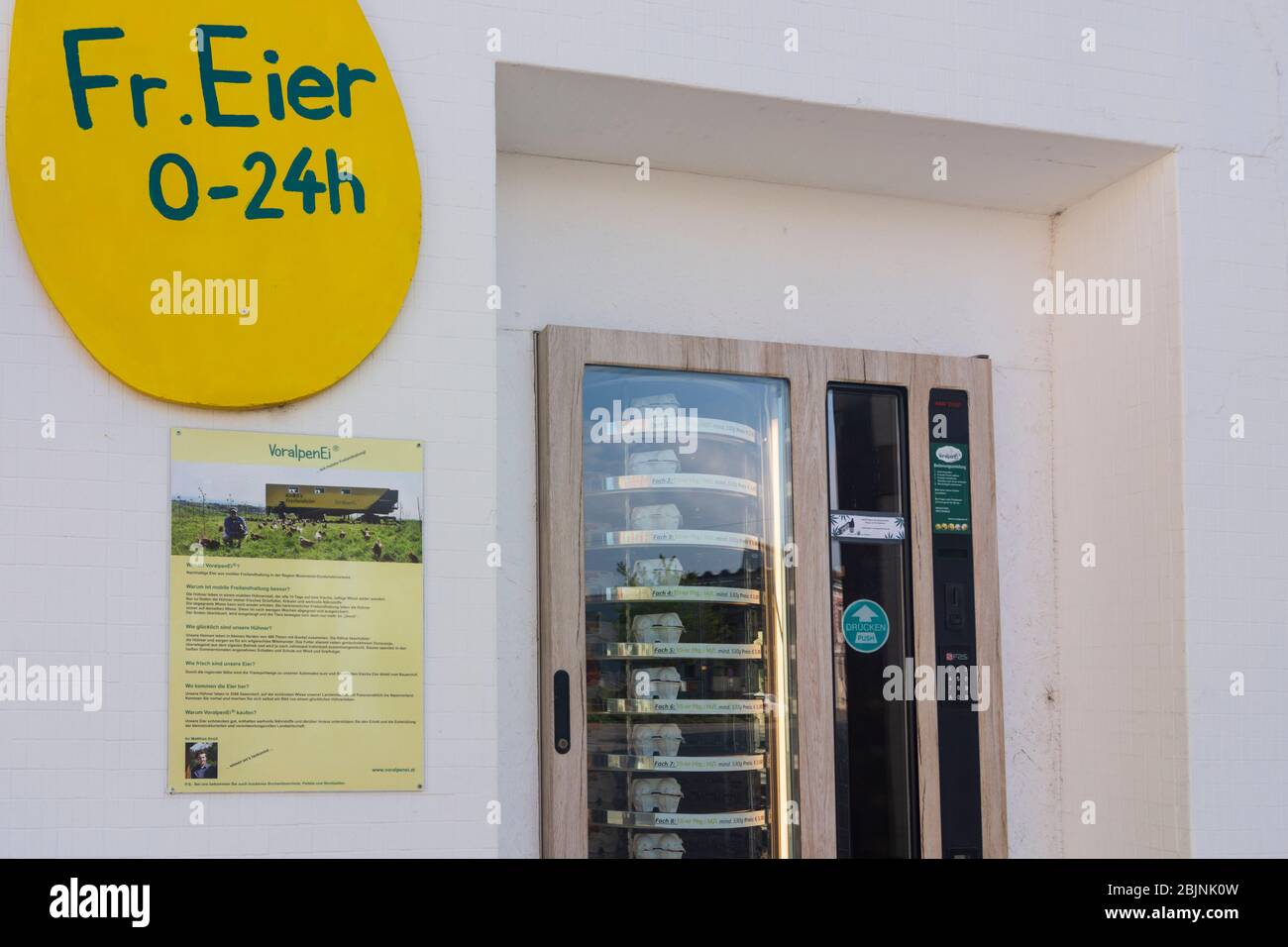 Ober-Grafendorf: self service egg vending machine, in Mostviertel, Niederösterreich, Lower Austria, Austria Stock Photo