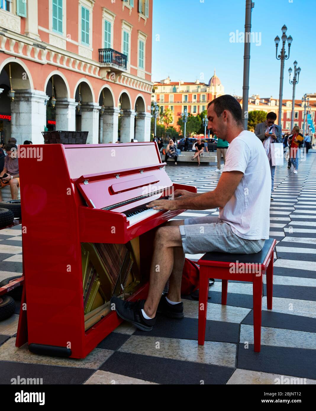 Man playing a red upright piano, Place Massena, Nice, Cote d'Azur,  Provence, France Stock Photo - Alamy