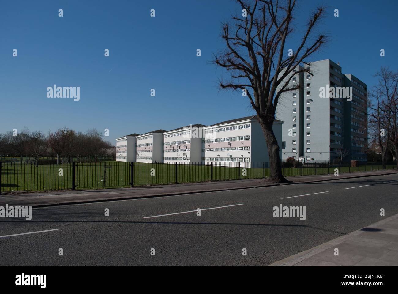 High density housing estate hi-res stock photography and images - Alamy