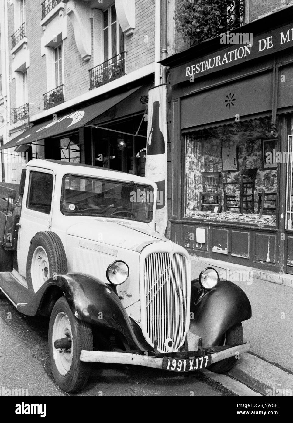 PARIS STREET PHOTOGRAPHY - OLD CITROEN VAN AND SHOPS - PARIS VINTAGE - PARIS FRANCE - SILVER FILM © Frédéric BEAUMONT Stock Photo