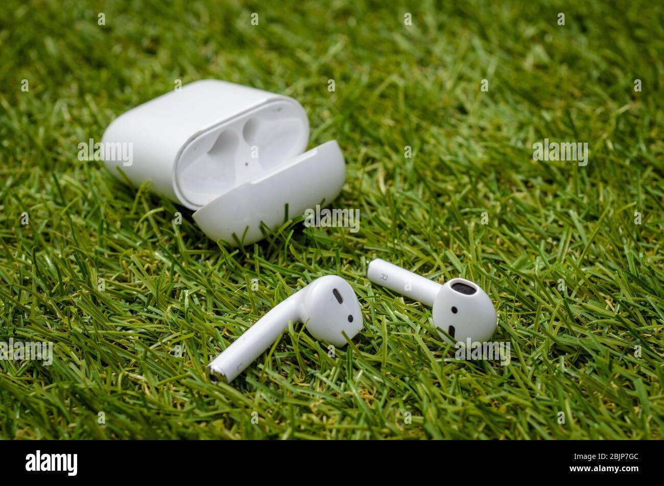 1,000+ Apple Earpods Stock Photos, Pictures & Royalty-Free Images