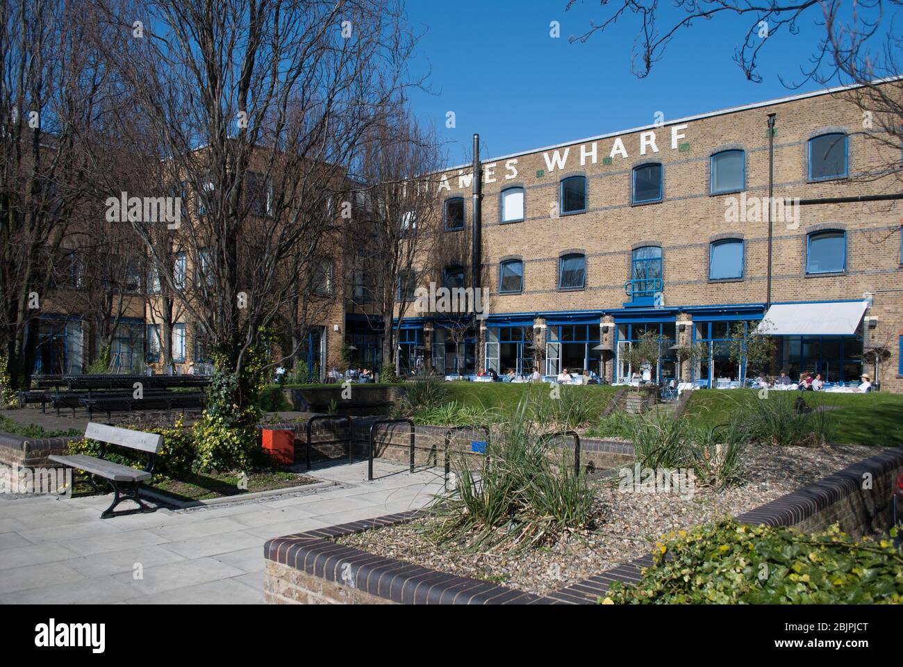 Terrace Gardens Thames Path Riverside Warehouse Oil Storage Converted River Cafe Thames Wharf, Rainville Road, Hammersmith, London Ruth Richard Rogers Stock Photo