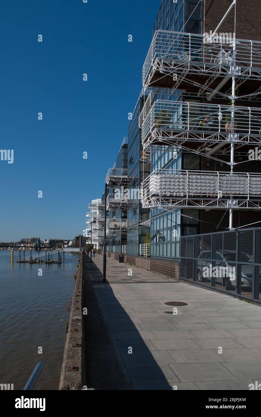 1980s Architrecture Balcony Balconies White Cantilever Steel Glass Thames Reach, 80 Rainville Road, Hammersmith, London W6 by RSHP Richard Rogers Stock Photo