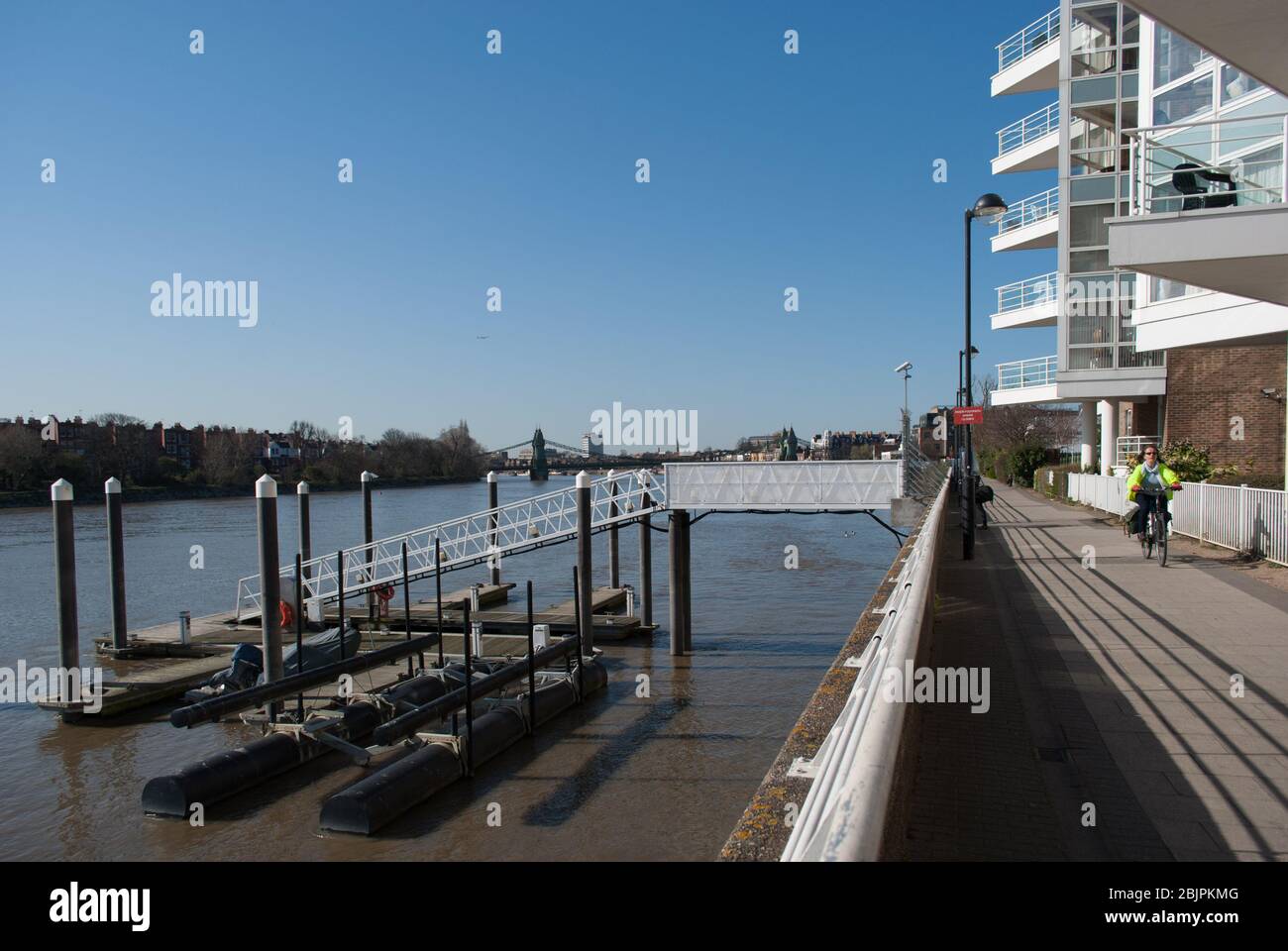 1980s Architrecture Balcony Balconies White Cantilever Steel Glass Thames Reach, 80 Rainville Road, Hammersmith, London W6 by RSHP Richard Rogers Stock Photo
