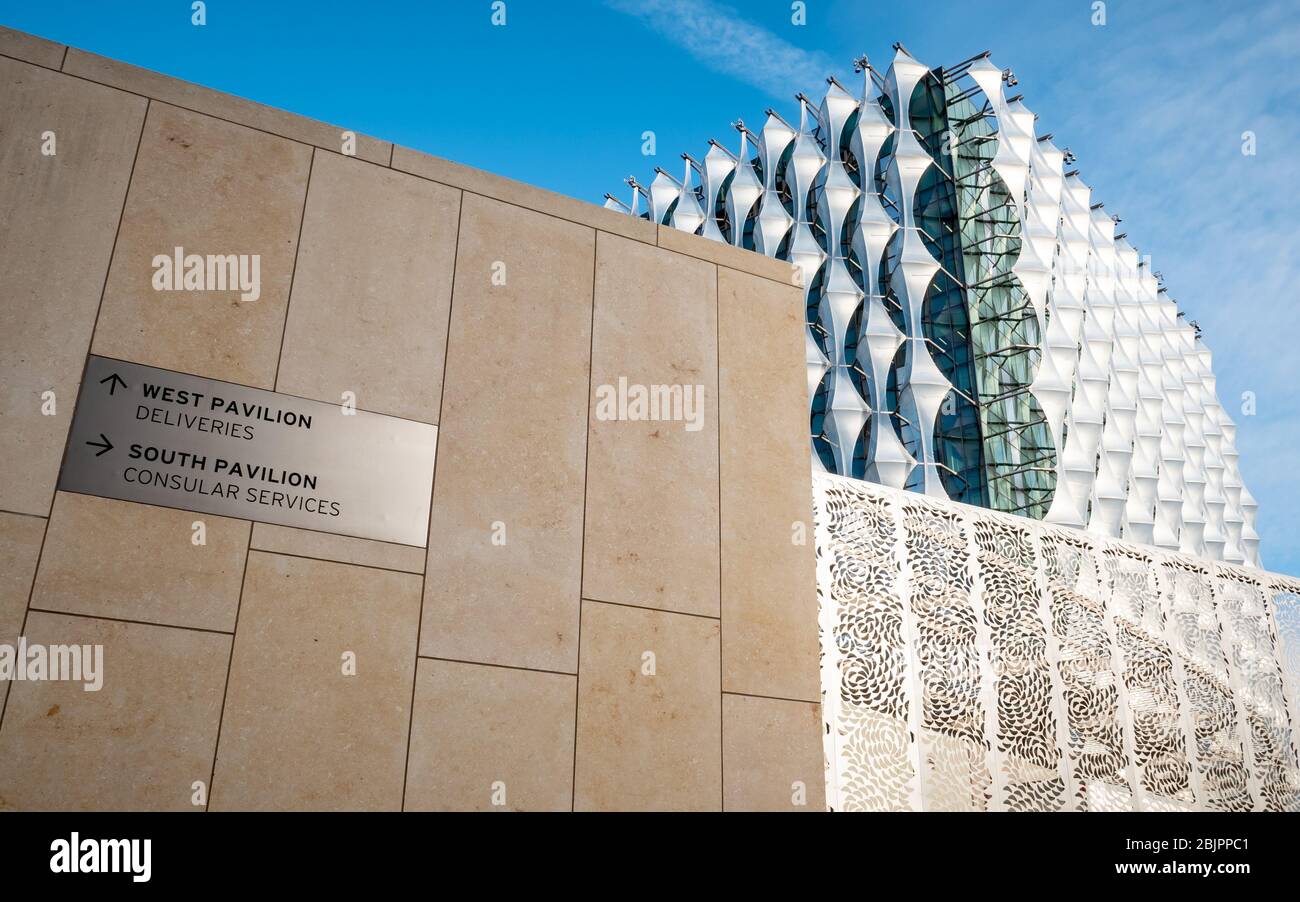 The  new US Embassy in the Nine Elms (Wandsworth) area of South West London with direction signage  on the heavily fortified walls. Stock Photo