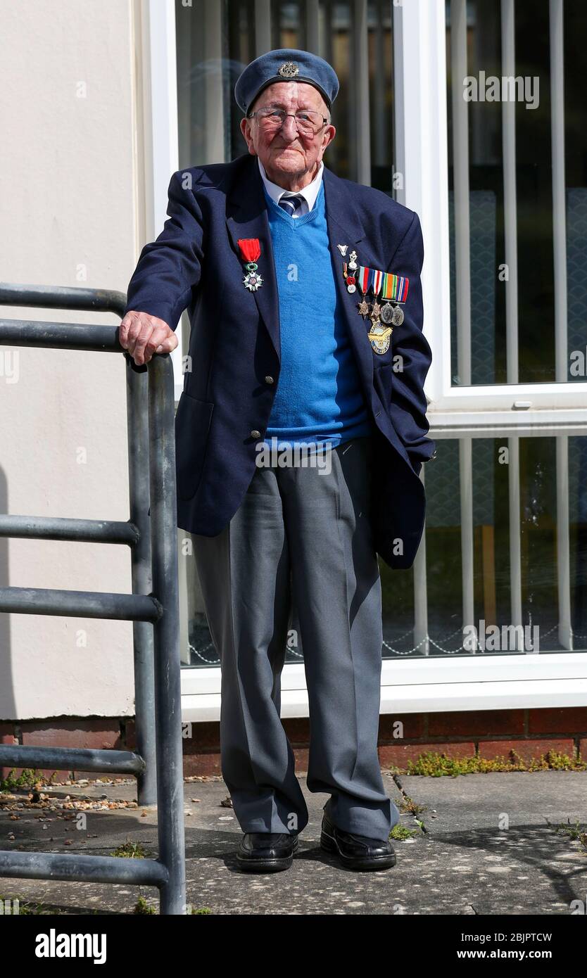 99 year-old D-Day veteran Stanley Northeast, from Rustington, Sussex, who is calling on the public to clap for veterans on VE Day as he is clapping for NHS heroes today. Stock Photo