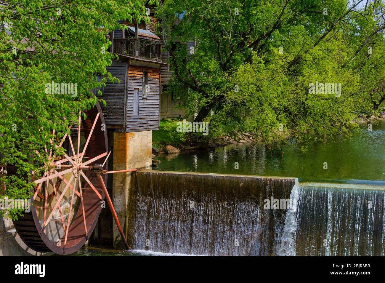 The historical Old Grist Mill, built in 1830 on the banks of the Little Pigeon River, in Pigeon Forge, Tennessee. Stock Photo