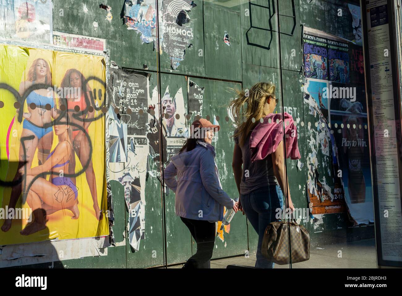 Unmasked women take advantage of the warm sunny weather in the Chelsea neighborhood of New York on Tuesday, April 28, 2020. (© Richard B. Levine) Stock Photo