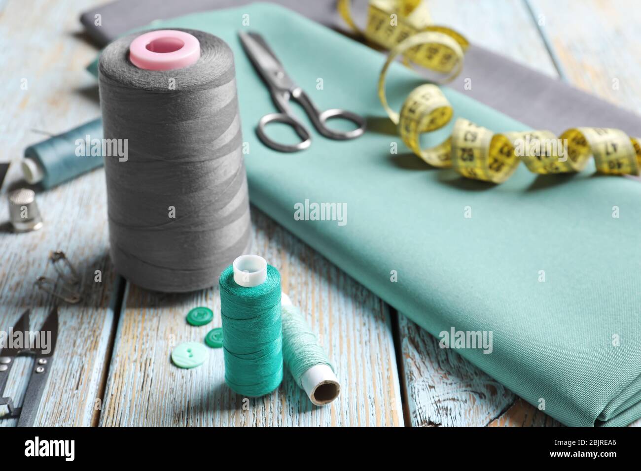 Set tailoring tools threads hi-res stock photography and images - Alamy