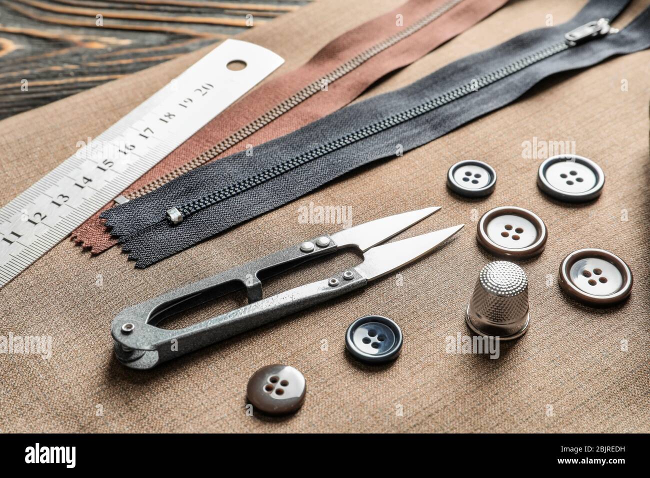 Set tailoring tools fabric hi-res stock photography and images - Alamy