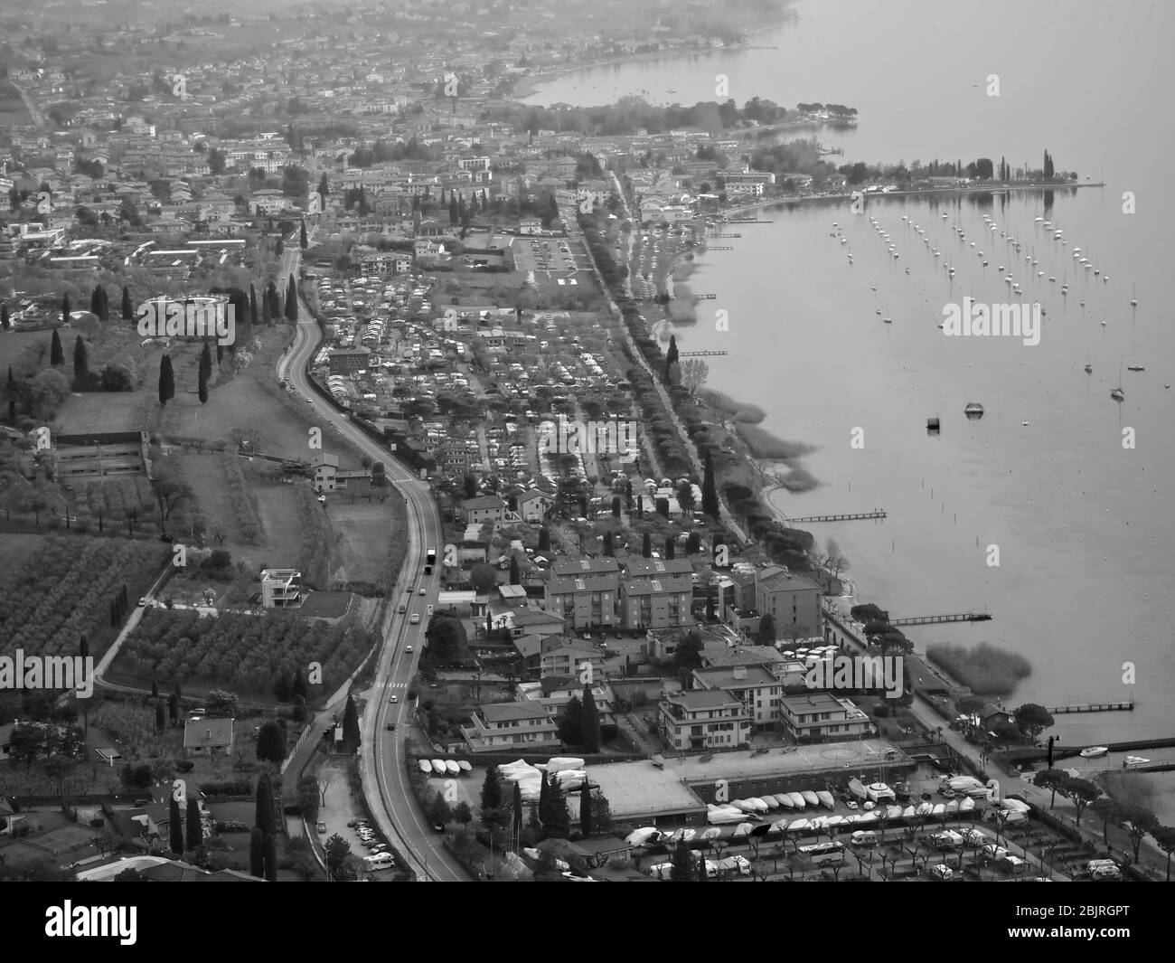 Italienische Stadt am See Stock Photo