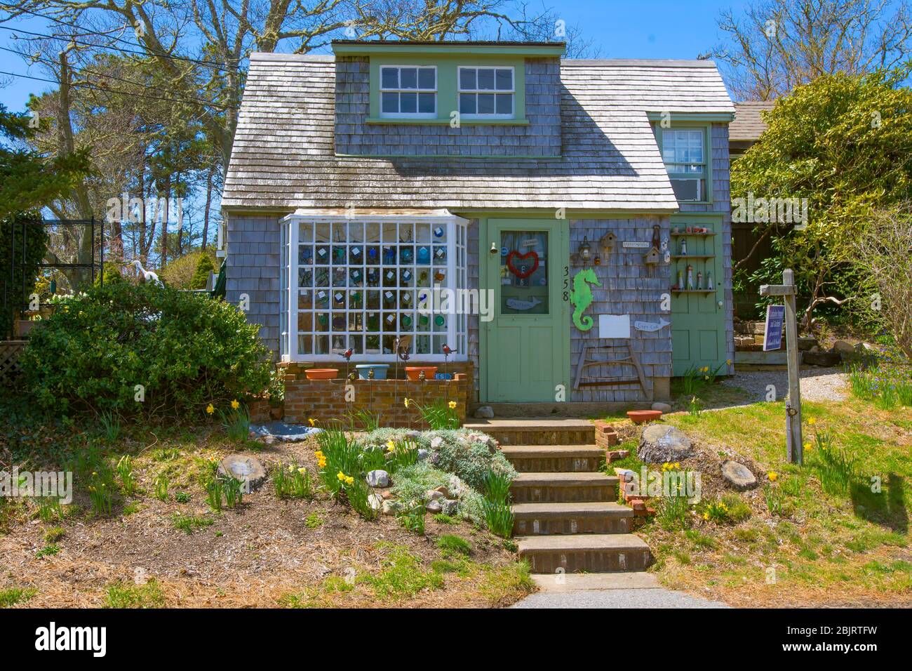 Chaterbox Pottery, a potter's gift shop in Chatham, Massachusetts, on Cape Cod, USA Stock Photo