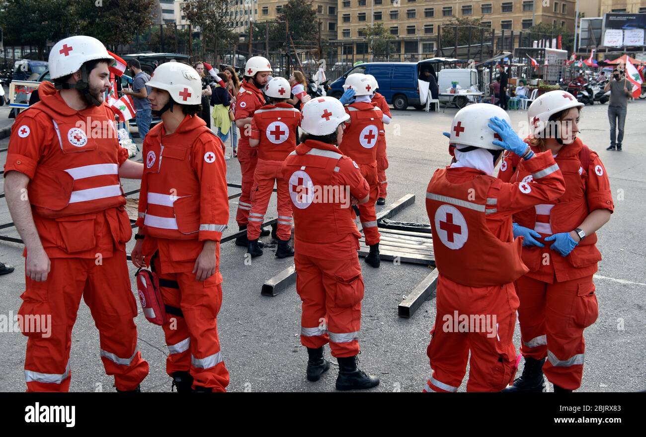 Lebanese Red Cross on duty during the October 2019 anti-government protests  in Beirut, Lebanon Stock Photo - Alamy