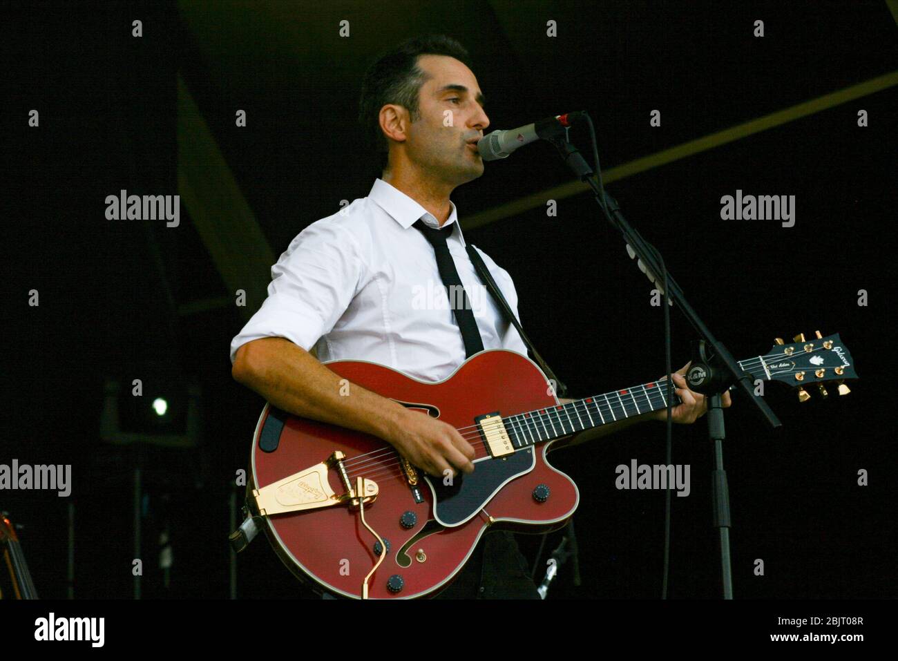 RIO DE JANEIRO 01.10.2011: Jorge Drexler performs at the Sunset stage of Rock in Rio IV, at the sixth day of festival (Néstor J. Beremblum) Stock Photo