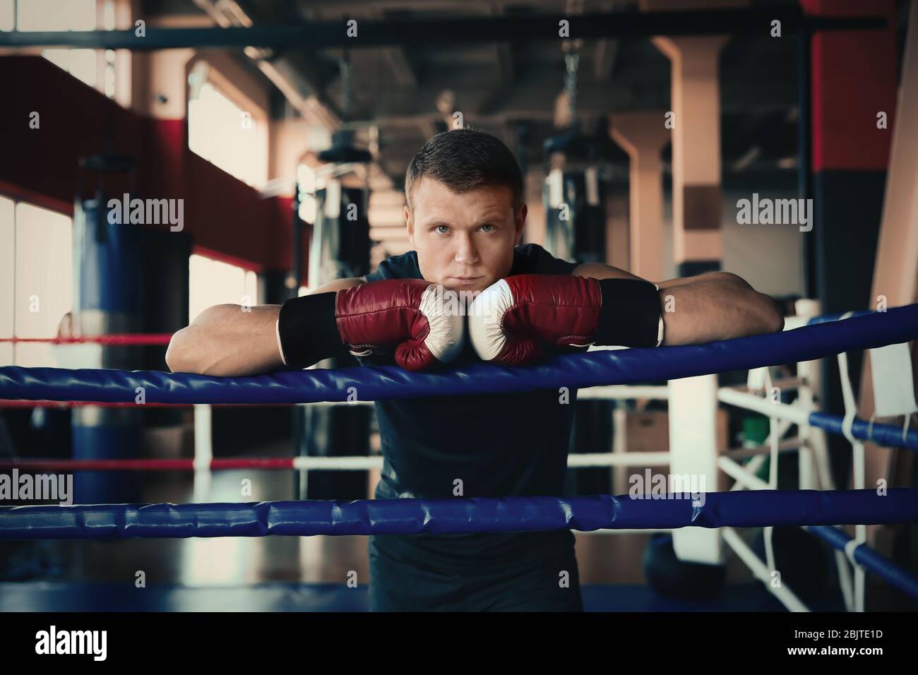 In boxing ring scene fighter hi-res stock photography and images - Alamy
