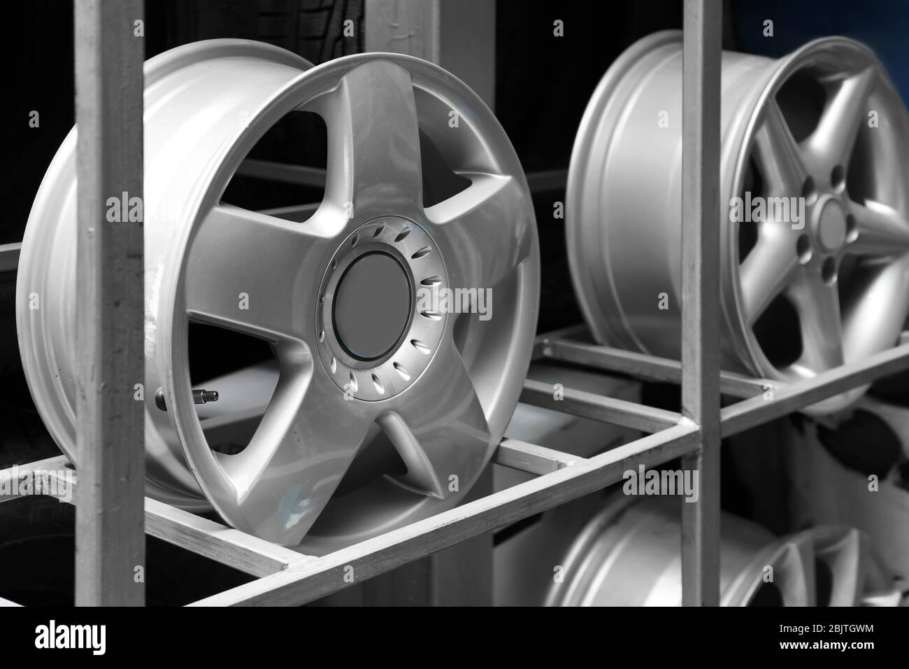 Rack with car wheels in automobile store Stock Photo - Alamy