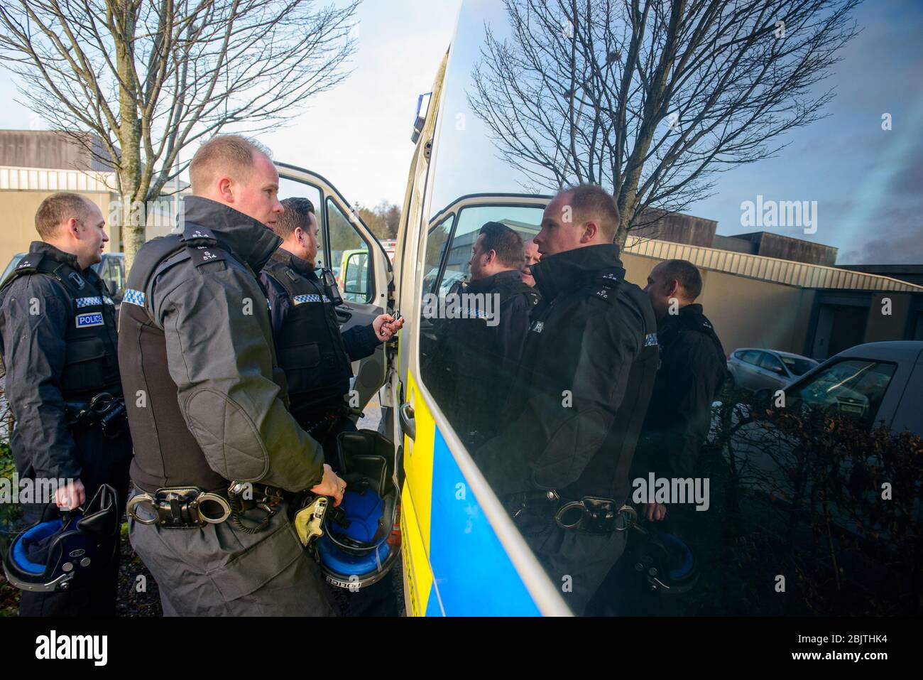 Police Scotland Drugs Raid in Blackburn West Lothian, Operation Newbury, Heroin, cash and weapons was found using a Stock Photo