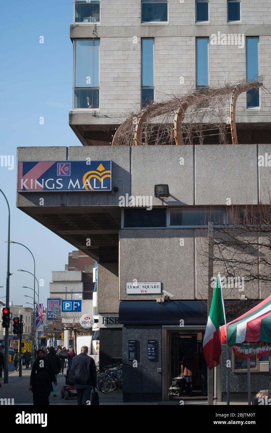 Concrete Structure Terrace Windows High Street Shopping Centre Kings