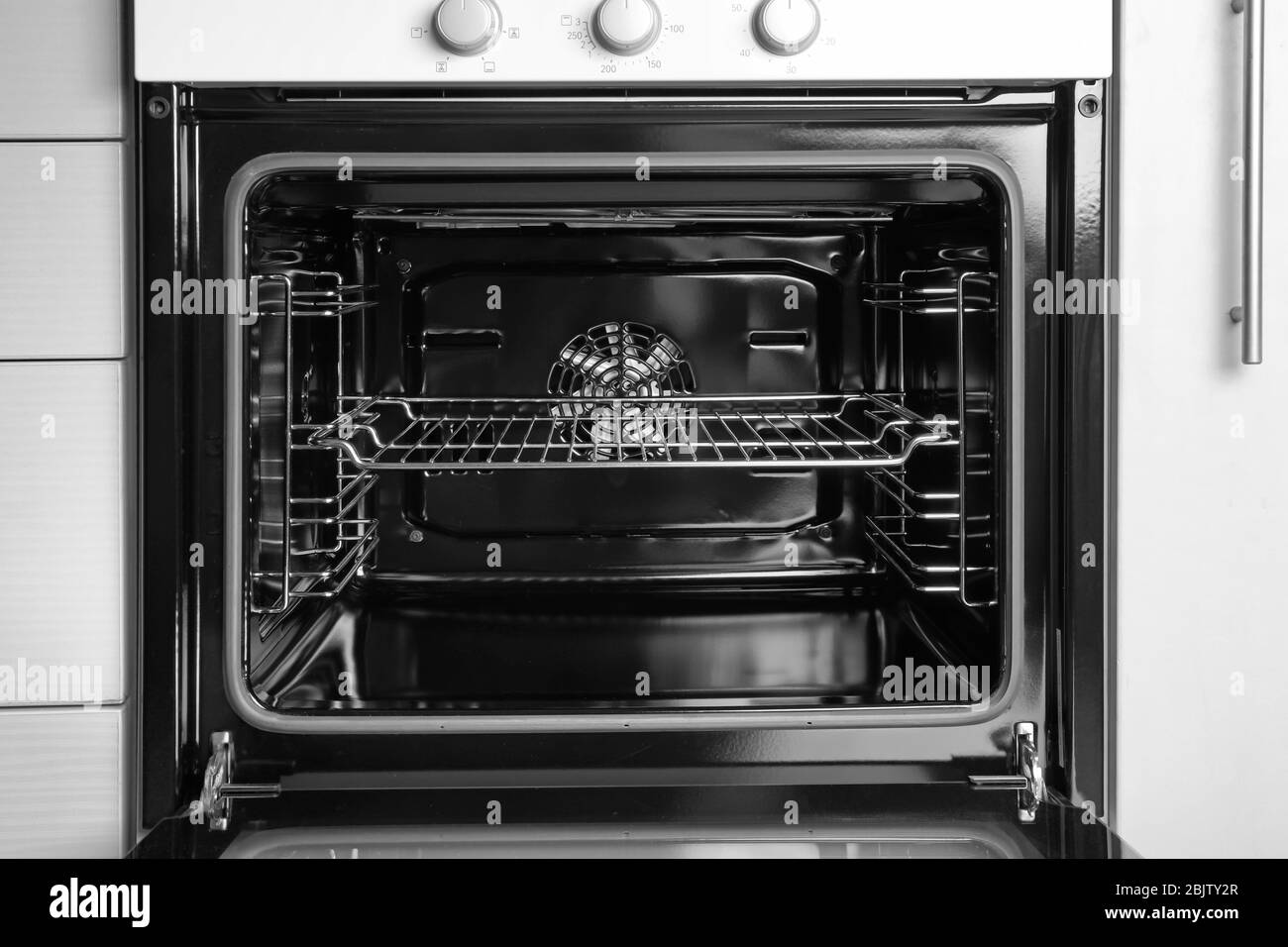 Empty oven rack Black and White Stock Photos & Images Alamy
